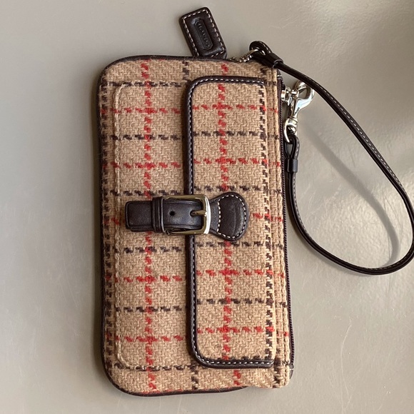 Coach wool wristlet. - Picture 14 of 16